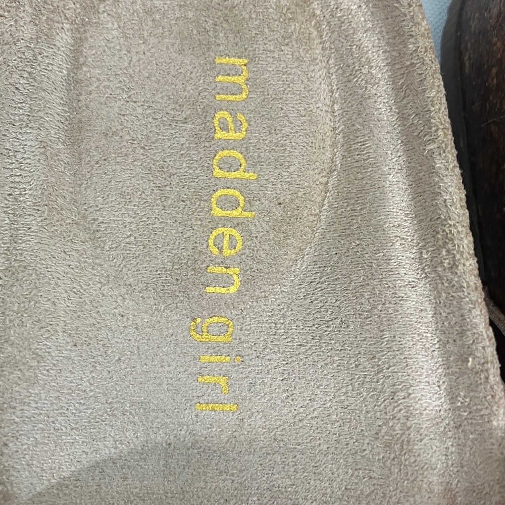 Madden Girl Women's Light Brown Leather Thong Sandals - Picture 4 of 9